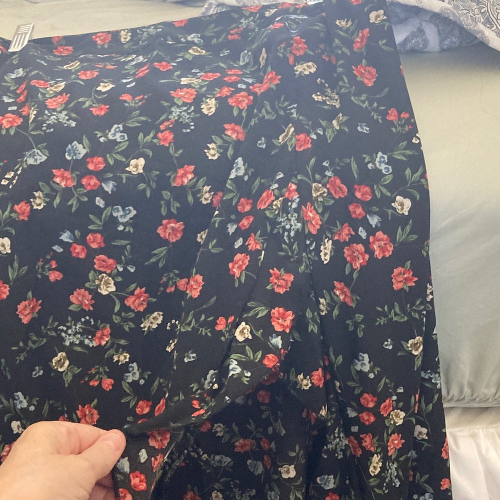 SHEIN Black Floral Maxi Skirt with split - Picture 8 of 8